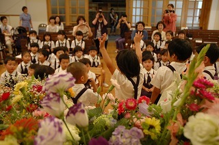 花の日礼拝 誕生会.jpg